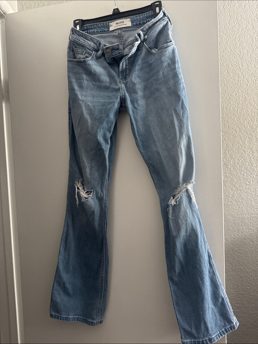 Hollister Women's Light Blue Straight Leg Distressed Jeans
